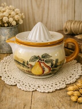 Vintage Ceramic Citrus Juicer with Pear Motif – Rustic Farmhouse Kitchen Decor